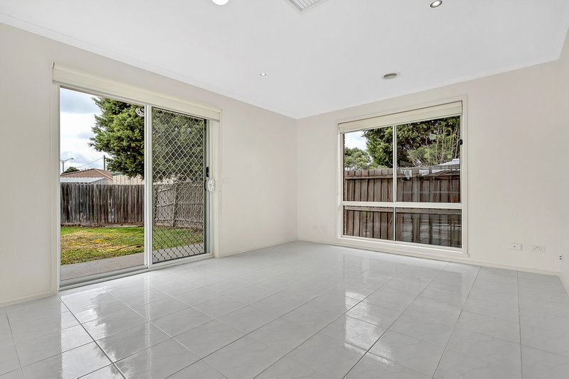 Photo - 8 Medstead Court, Craigieburn VIC 3064 - Image 16