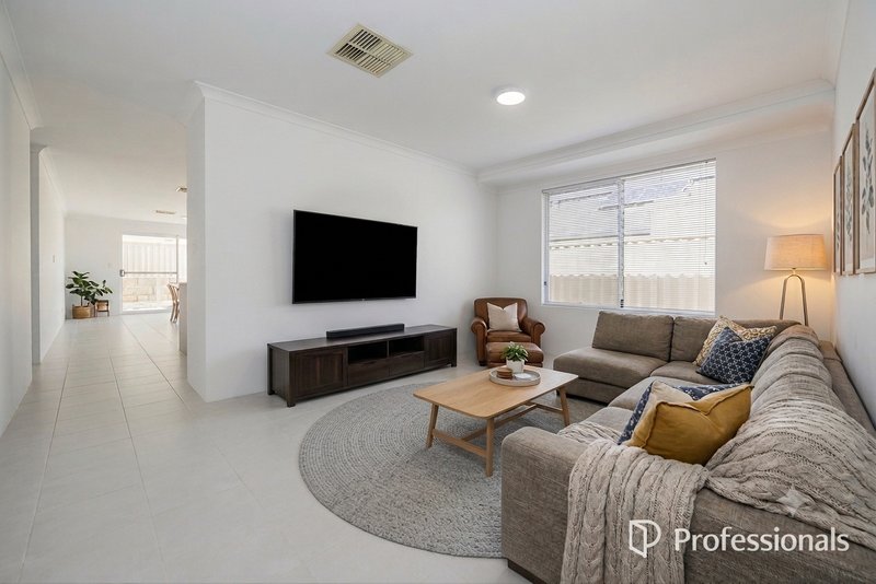 Photo - 8 Melksham Way, Butler WA 6036 - Image 4