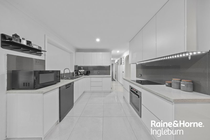 Photo - 8 Methil Place, St Andrews NSW 2566 - Image 9