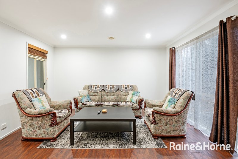 Photo - 8 Middleham Close, Cranbourne West VIC 3977 - Image 3