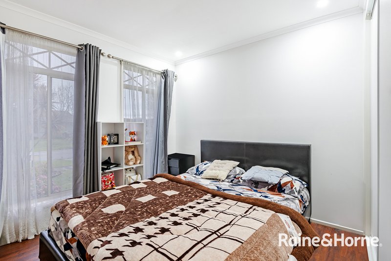 Photo - 8 Middleham Close, Cranbourne West VIC 3977 - Image 10