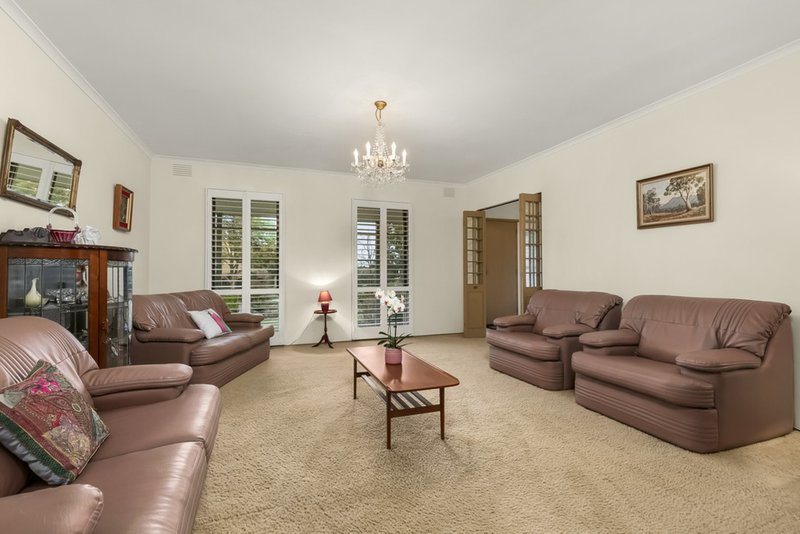 Photo - 8 Midlothian Place, Glen Waverley VIC 3150 - Image 5