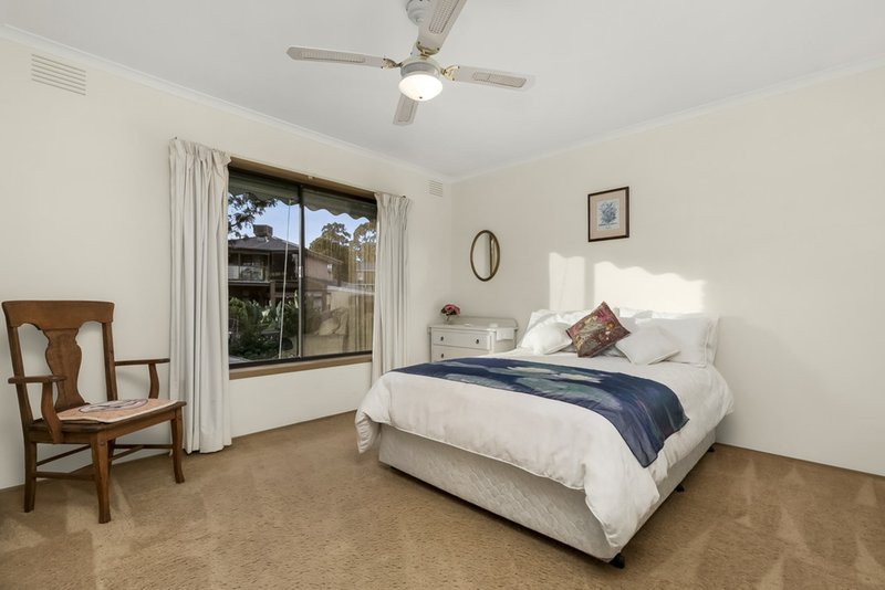 Photo - 8 Midlothian Place, Glen Waverley VIC 3150 - Image 9