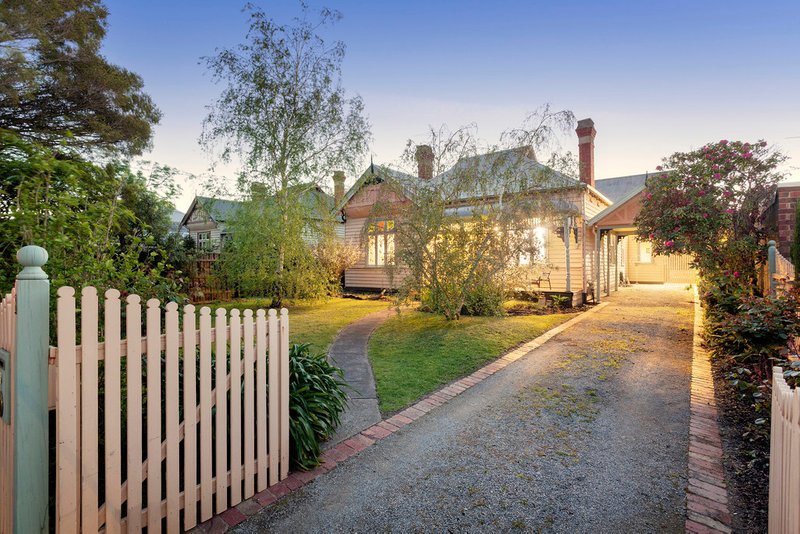 8 Mile End Road, Carnegie VIC 3163