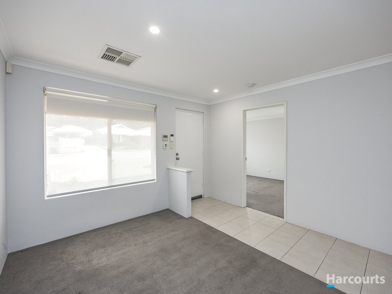 Photo - 8 Milson Terrace, Ellenbrook WA 6069 - Image 3