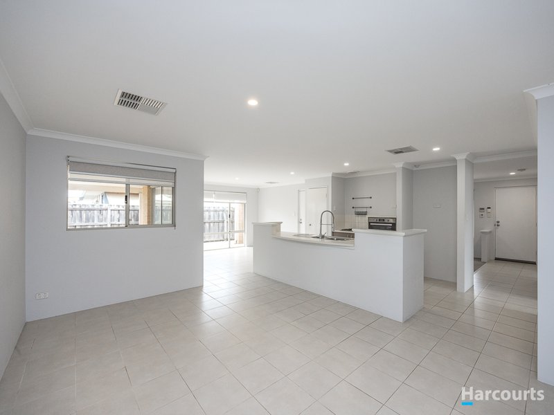 Photo - 8 Milson Terrace, Ellenbrook WA 6069 - Image 13