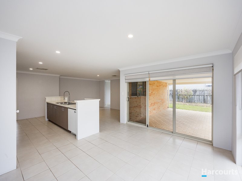 Photo - 8 Milson Terrace, Ellenbrook WA 6069 - Image 19