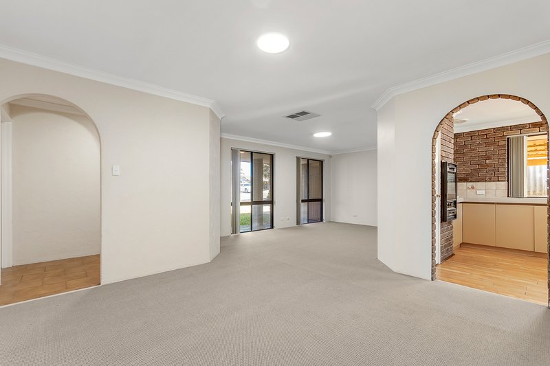 Photo - 8 Minda Place, Wanneroo WA 6065 - Image 3