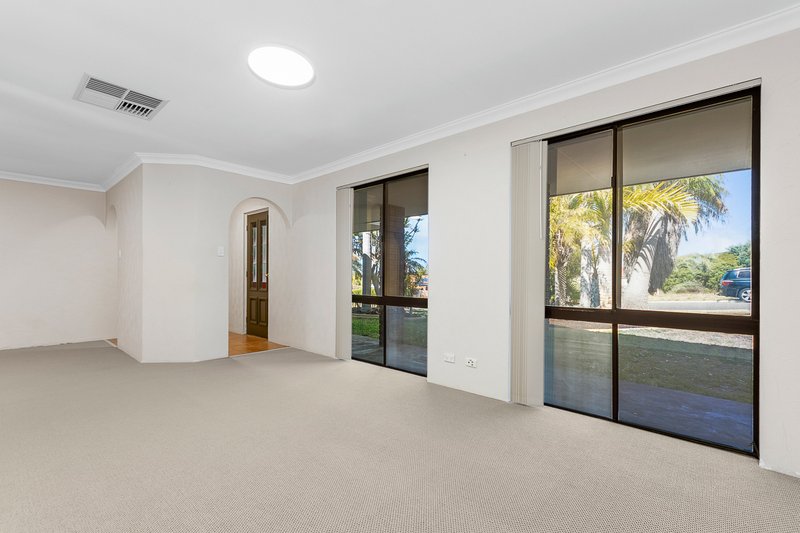 Photo - 8 Minda Place, Wanneroo WA 6065 - Image 7