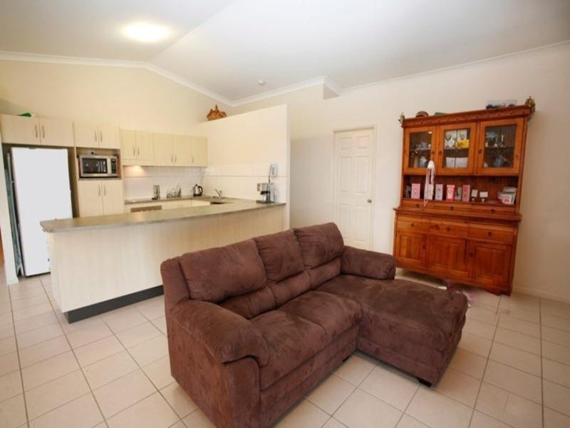 Photo - 8 Minstrel Ct , Bushland Beach QLD 4818 - Image 5