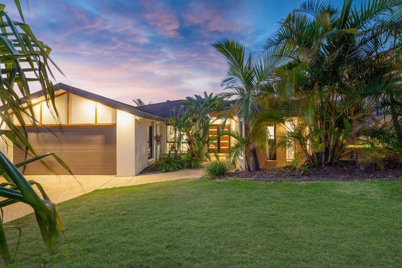 8 Minyon Court, Pacific Pines QLD 4211