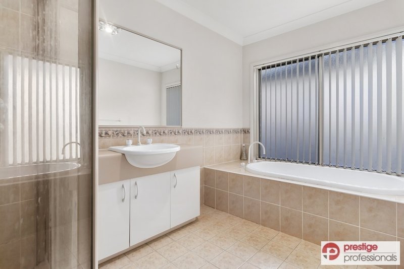 Photo - 8 Mirbelia Court, Voyager Point NSW 2172 - Image 7