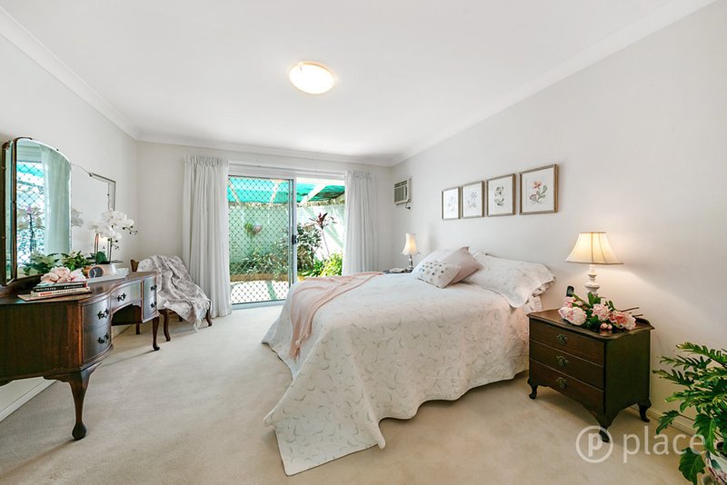 Photo - 8 Mirreh Place, Chapel Hill QLD 4069 - Image 12