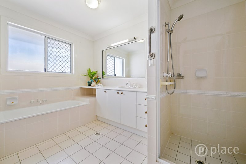 Photo - 8 Mirreh Place, Chapel Hill QLD 4069 - Image 14