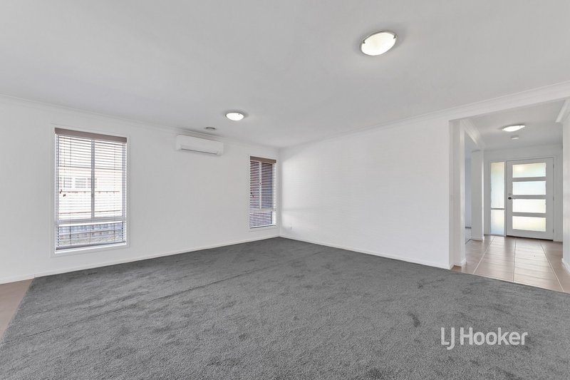 Photo - 8 Misqa Avenue, Point Cook VIC 3030 - Image 3