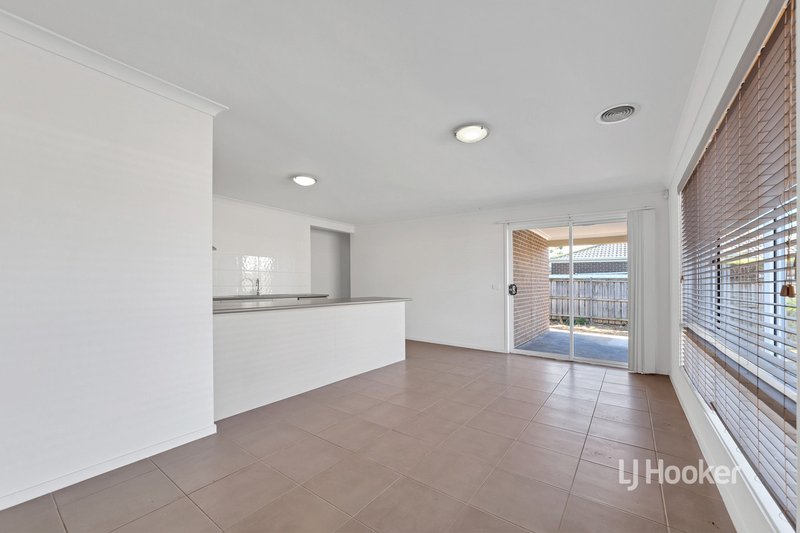 Photo - 8 Misqa Avenue, Point Cook VIC 3030 - Image 6