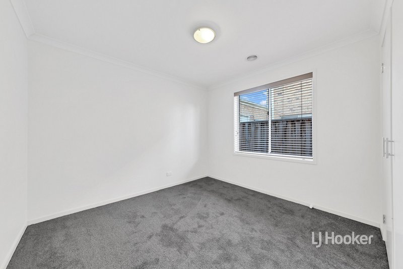 Photo - 8 Misqa Avenue, Point Cook VIC 3030 - Image 12