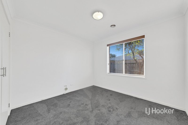 Photo - 8 Misqa Avenue, Point Cook VIC 3030 - Image 13