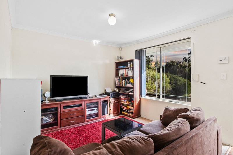 Photo - 8 Mistletoe Drive, Banksia Grove WA 6031 - Image 14