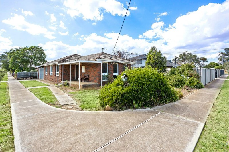 8 Mitchell Road, Melton South VIC 3338