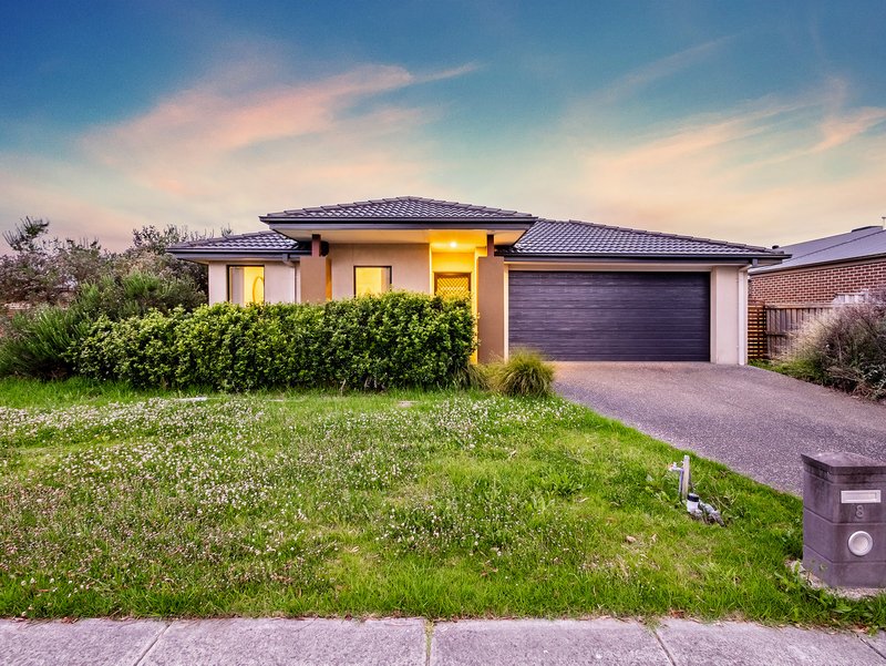 8 Mitta Mitta Street, Clyde North VIC 3978