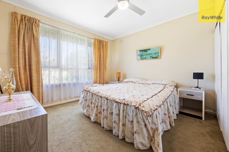 Photo - 8 Moffat Street, St Albans VIC 3021 - Image 5