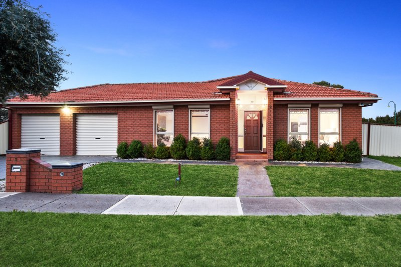 8 Moira Court, Taylors Hill VIC 3037