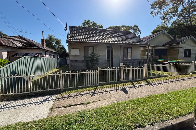 8 Mombri Street, Merrylands NSW 2160