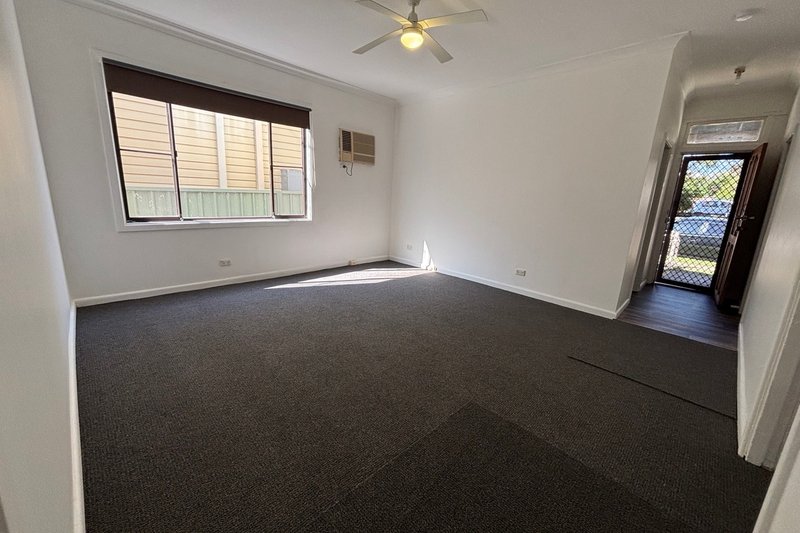 Photo - 8 Mombri Street, Merrylands NSW 2160 - Image 4