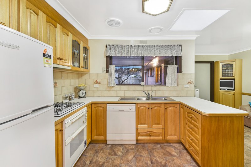 Photo - 8 Montrose Street, Oakleigh South VIC 3167 - Image 6