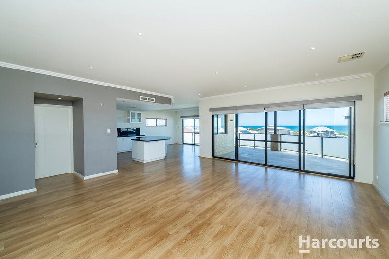 Photo - 8 Moonlighter Way, Yanchep WA 6035 - Image 2