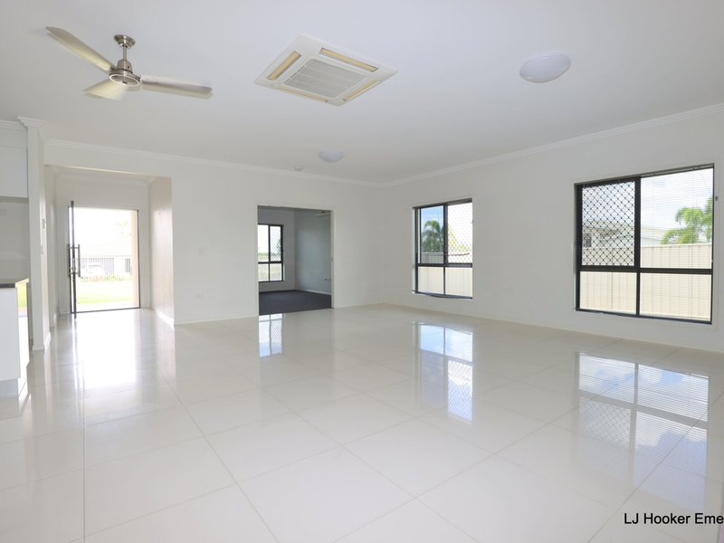 Photo - 8 Moriarty Street, Emerald QLD 4720 - Image 3