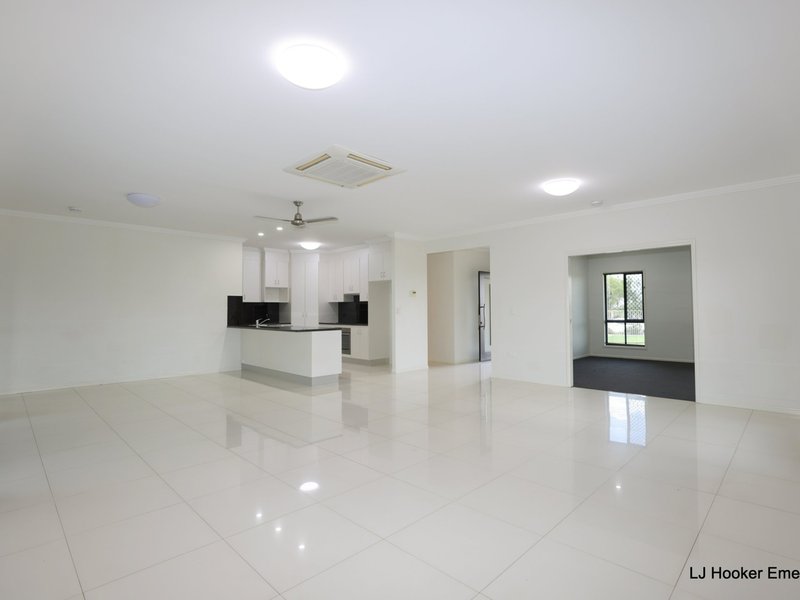 Photo - 8 Moriarty Street, Emerald QLD 4720 - Image 5