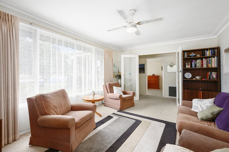 Photo - 8 Morokai Grove, Lilydale VIC 3140 - Image 3