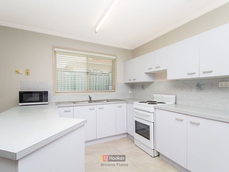 Photo - 8 Mortlake Crescent, Boronia Heights QLD 4124 - Image 2