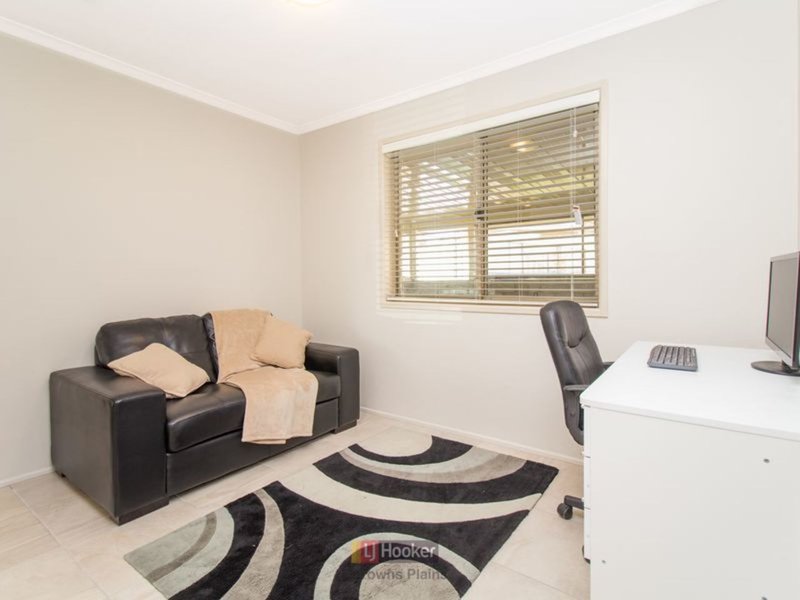 Photo - 8 Mortlake Crescent, Boronia Heights QLD 4124 - Image 6