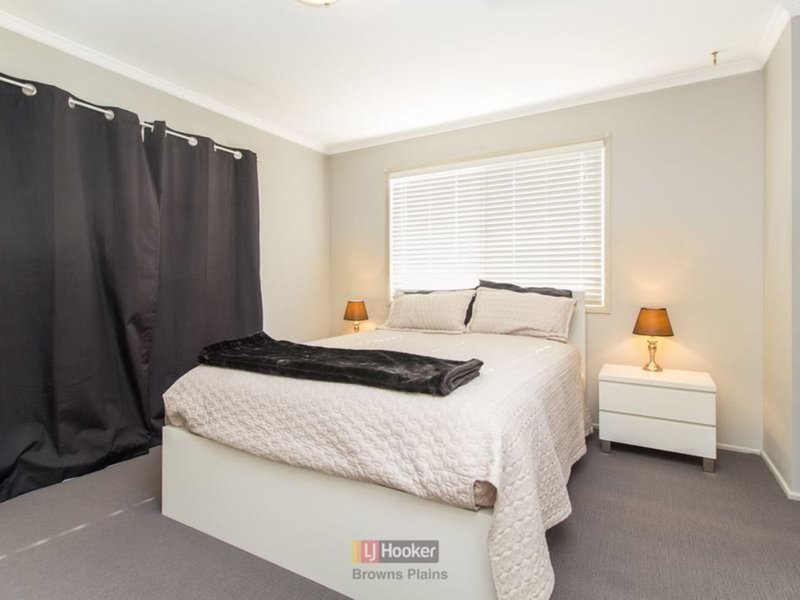 Photo - 8 Mortlake Crescent, Boronia Heights QLD 4124 - Image 7