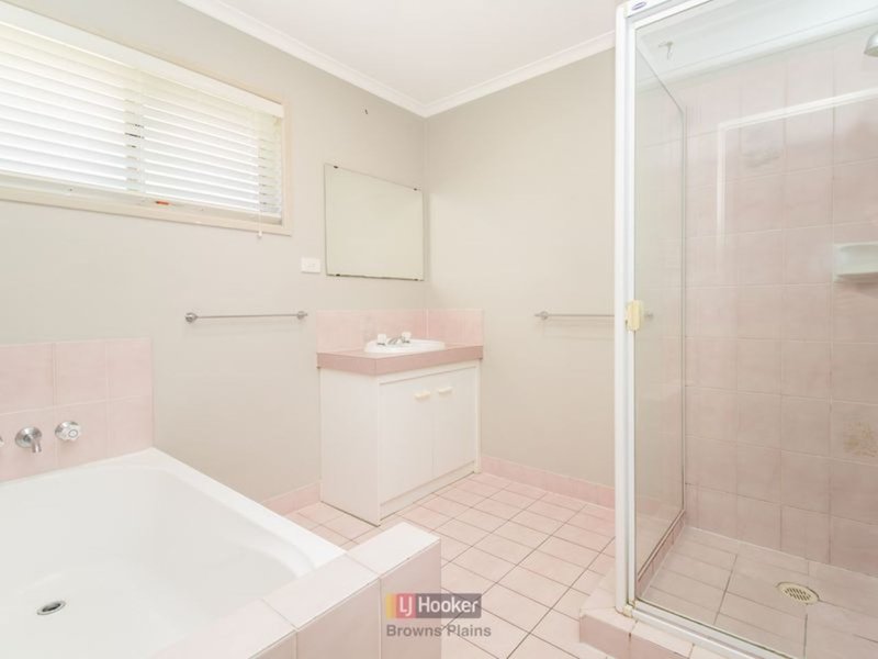 Photo - 8 Mortlake Crescent, Boronia Heights QLD 4124 - Image 11