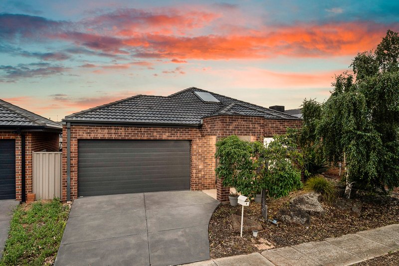 Photo - 8 Moselle Street, Point Cook VIC 3030 - Image 2