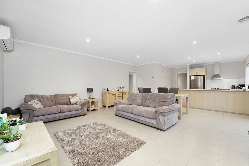 Photo - 8 Moselle Street, Point Cook VIC 3030 - Image 10