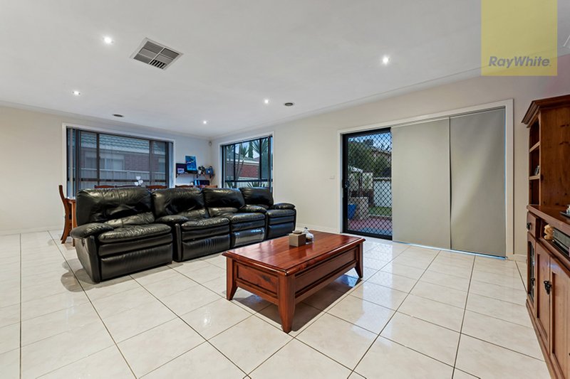 Photo - 8 Mosman Way, Craigieburn VIC 3064 - Image 6