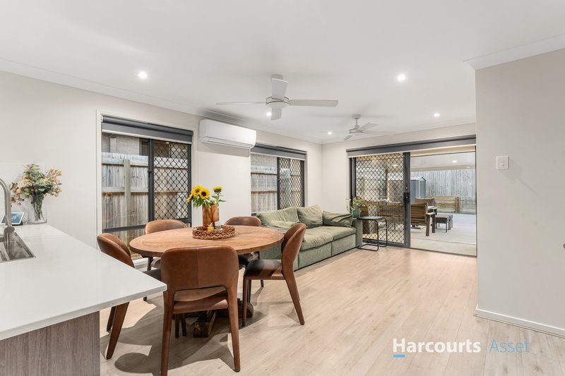 Photo - 8 Mossman Place, South Maclean QLD 4280 - Image 3