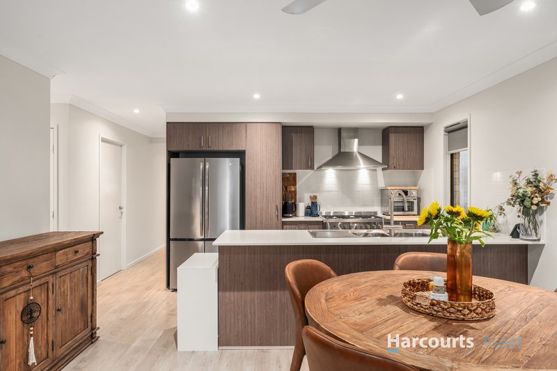 Photo - 8 Mossman Place, South Maclean QLD 4280 - Image 4