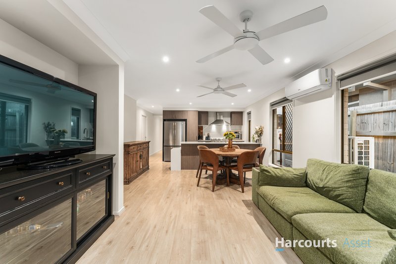Photo - 8 Mossman Place, South Maclean QLD 4280 - Image 6