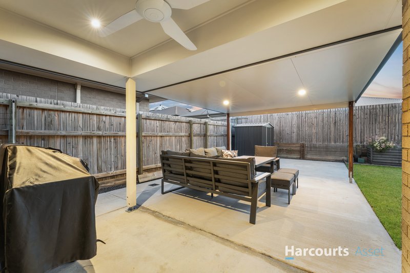 Photo - 8 Mossman Place, South Maclean QLD 4280 - Image 11