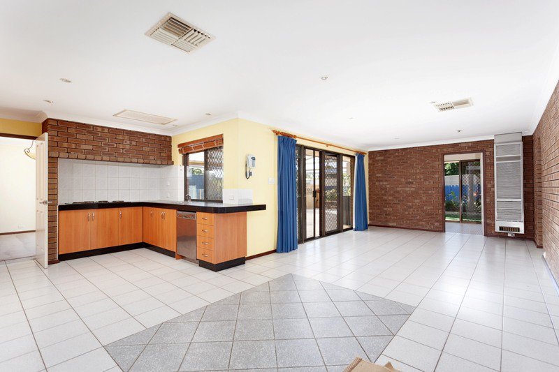 Photo - 8 Mottee Road, Bateman WA 6150 - Image 2