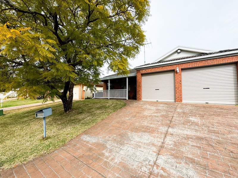 8 Muirfield Crescent, Glenmore Park NSW 2745