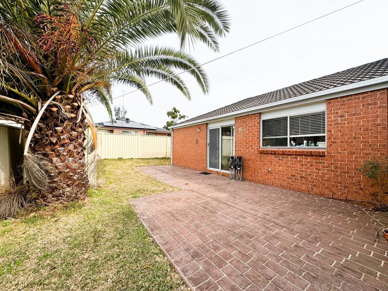 Photo - 8 Muirfield Crescent, Glenmore Park NSW 2745 - Image 14