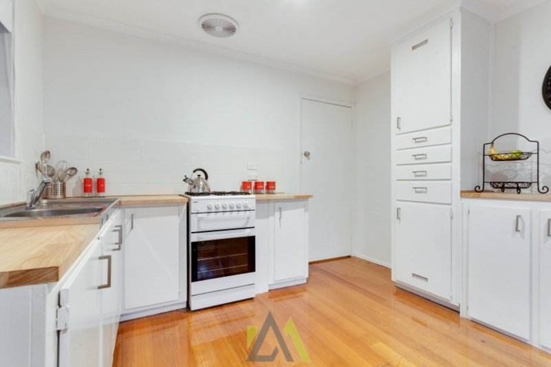 Photo - 8 Mulberry Crescent, Frankston North VIC 3200 - Image 5