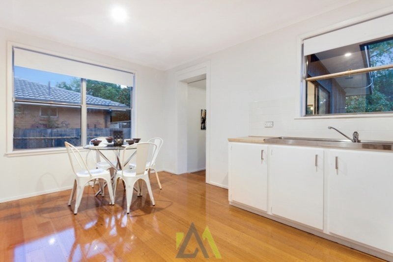 Photo - 8 Mulberry Crescent, Frankston North VIC 3200 - Image 7